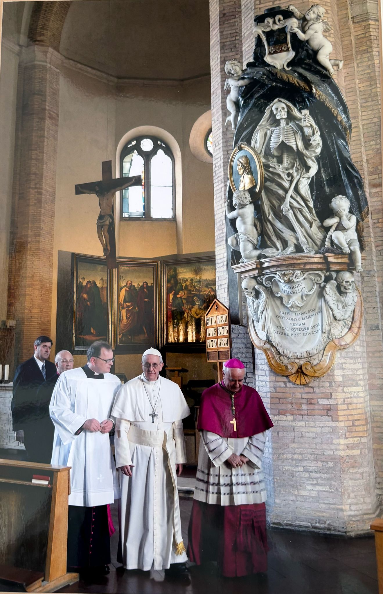 Auch die am Campo Santo befindliche Kirche Santa Maria della Pietá besichtigte Papst Franziskus
